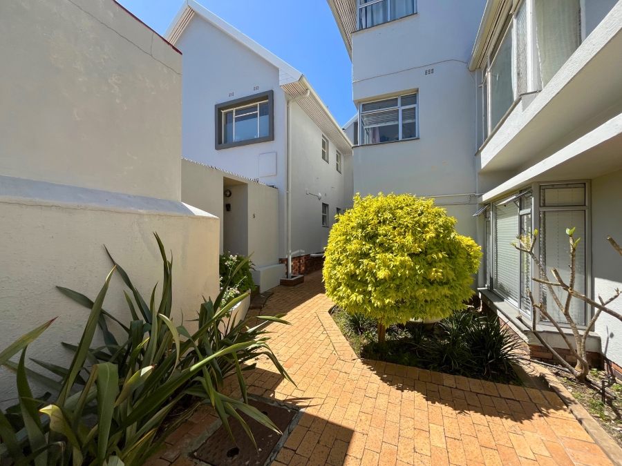 To Let 1 Bedroom Property for Rent in Sea Point Western Cape